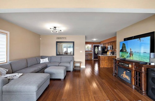 Drayton Plains House | Cozy, Lake Front Home & Near Ski Resort
