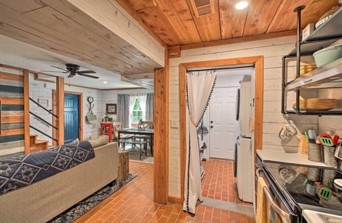 Hot Springs House | Cozy Hot Springs Cottage with a Short Walk to Bathhouse Row!