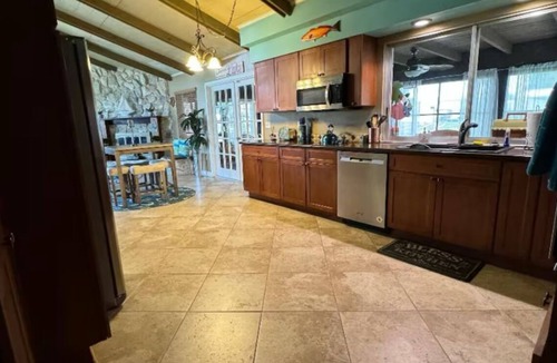 Taylor Creek House | Cozy Water Front 2 bedroom 2 bathroom Home with Lake Access and fenced backyard.