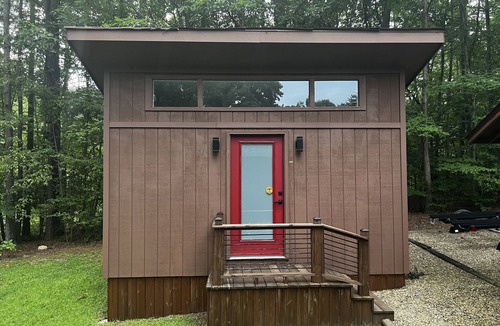 Monticello House | Cozy Waterfront Bungalow w/Boat Dock & Fire Pit Perfect for the Weekend or Week