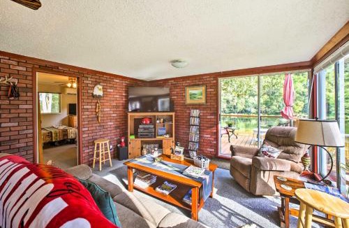 Cotter House | Cozy Waterfront Cottage w/Deck on White River!