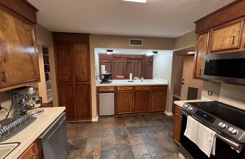 Madison House | Cozy waterfront home located on the Ross Barrett Reservoir in Madison, MS!
