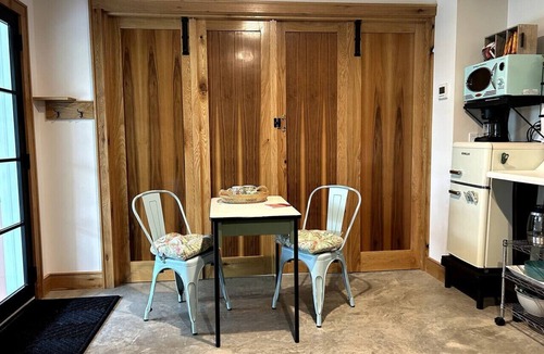 Hermann Apartment | Cozy Wooded Retreat 3 minutes from Hermann ~ Nature`s Nook