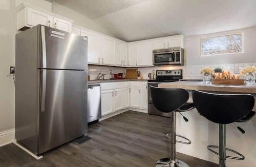 Shelby Park House | CozySuites Louisville Stylish Dream House 4BR/2BA