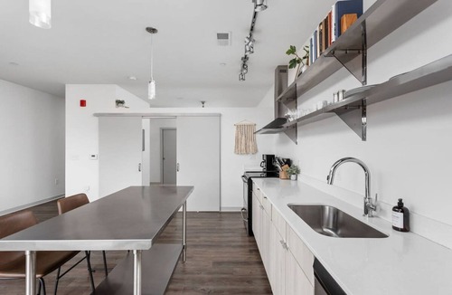 Lockerbie Square Apartment | Cozysuites on Mass With Garage Parking 15