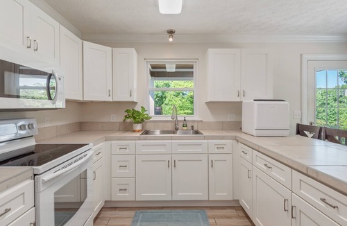 Andersonville House | Craftsman Cottage in Sequoyah Marina Neighborhood on Norris Lake