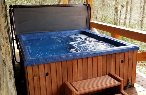 Dial Cabin | Creek!3BR3BA+Loft/!GameRoom!Slps 9!Wrap Around Deck!