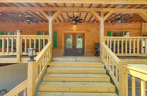 Royal Cottage | Creek Access, Games: Family-friendly Royal Retreat