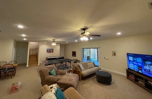 Blairsville Cabin | Creek front Cabin with 1000 sq foot GAME ROOM and Hot Tub