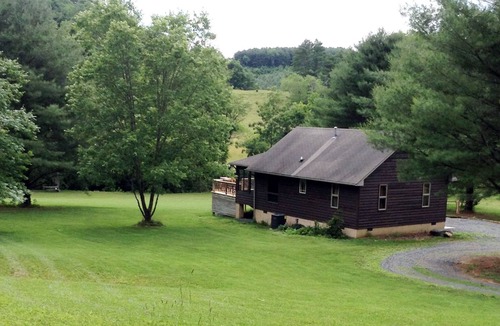 Woodlawn Cabin | Creekfront Cabin, Renovated,