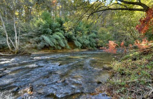 Cashes Valley House | Creekside Bend