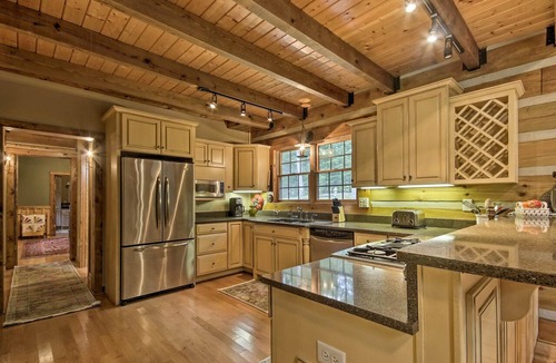 Berkeley Springs Cottage | Creekside Berkeley Springs Cabin on 35 Acres!