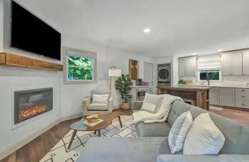 Nashville House | Creekside bungalow with a hot tub, walking distance to downtown Nashville