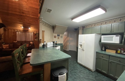 McNeill Cabin | Creekside Cabin #2 “The Lodge”