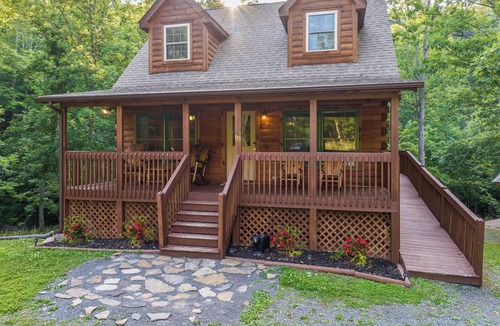 Wardensville Cabin | Creekside Cabin Retreat - Hot Tub, Treehouse, Fire Pit, Near Lost River WV