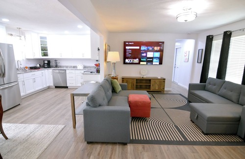 Bloomington House | Creekside Corner