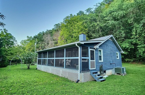 Pegram Cottage | Creekside Cottage Near Nashville- Pet Friendly!