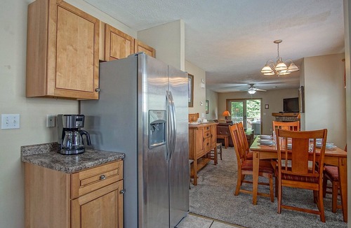 Snowshoe House | Creekside E17, Frisco Kid Retreat Jacuzzi Sleeps 11