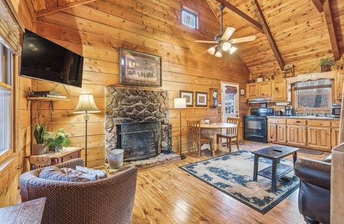Clarkesville Cabin | Creekside Escape | Hot Tub, Fireplace & Dogs Welcome