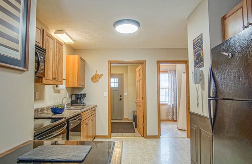 Snowshoe House | Creekside G28: 2 Story Townhome, 3 bedroom, 3 full Bath, Hot tub on private deck.