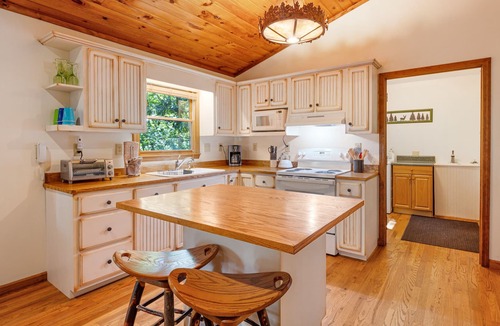 McCaysville House | Creekside Getaway – located in McCaysville, GA.