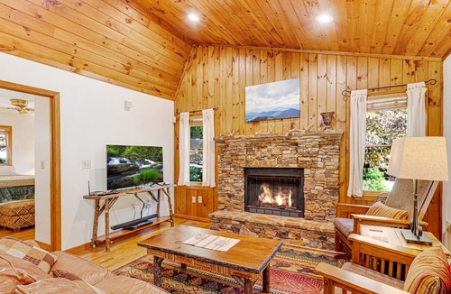 McCaysville House | Creekside Getaway – located in McCaysville, GA.
