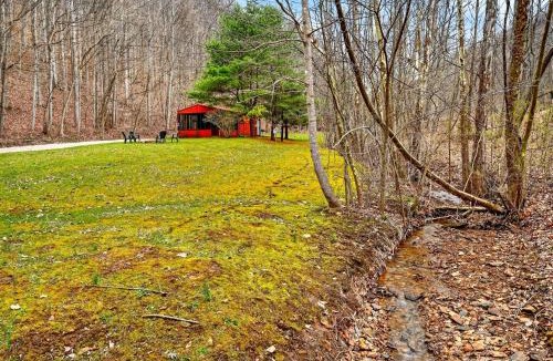 Laurelville House | Creekside Hideaway