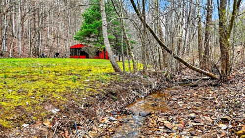 Laurelville House | Creekside Hideaway