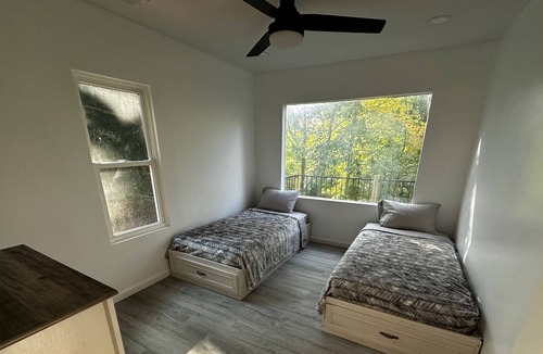 LaVale House | Creekside Home w/Private Yard and Creek Access w/Running Water Sounds