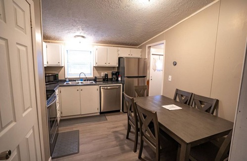 Red Jacket House | Creekside Lodge–Trailside Stay w/Firepit, Sleeps 10
