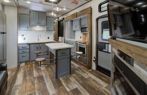 Pittman Center House | Creekside Luxury Outdoor Experience close to Downtown Gatlinburg & Dollywood