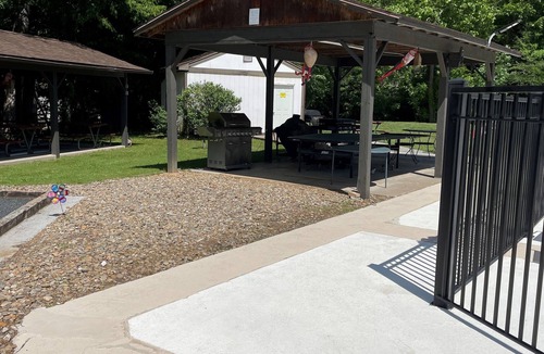 Pittman Center House | Creekside Luxury Outdoor Experience close to Downtown Gatlinburg & Dollywood
