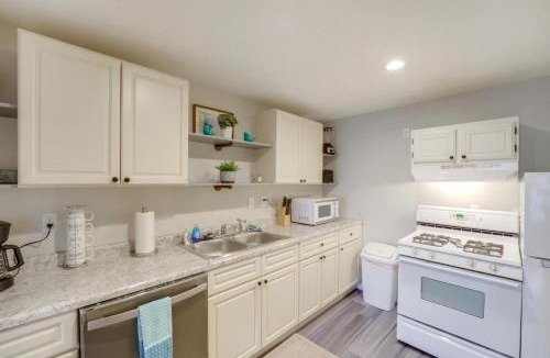 Port Huron House | Creekside Picnic Area! Stay Near Blue Water Bridge