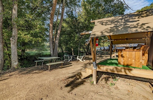 Newport RV Rental | Creekside Tranquil Glamping in the Smokies|WiFi|AC