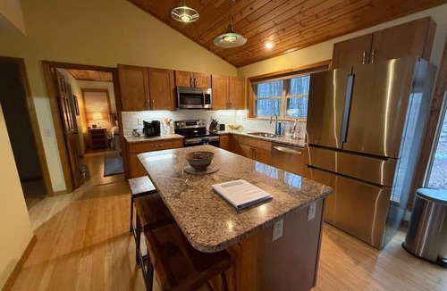 Alpine Lake House | Creekstone Lodge at Alpine Lake, charming 3 bedroom, 2 bath modern cabin retreat