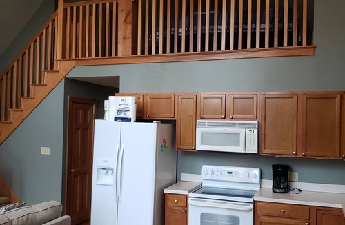 Cannelton Cabin | Creekview Cabin overlooking Deer Creek at Rocky Point with (WI-FI)