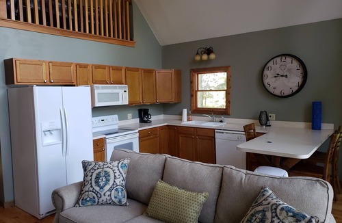 Cannelton Cabin | Creekview Cabin overlooking Deer Creek at Rocky Point with (WI-FI)
