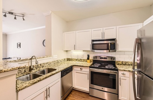 Old Fourth Ward Apartment | Crest at Midtown 4505 l 1 Bedroom 1 Bathroom