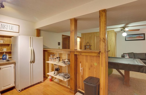 Crestwood Apartment | Crestwood Apartment w/Pool Table!
