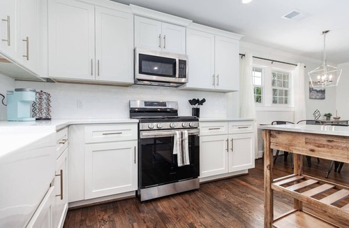 Crestwood South House | Crestwood Contemporary - Minutes to Downtown!