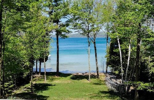 Frankfort Cottage | Crystal Lake Cozy, Quiet Cottage with large beachfront and lawn