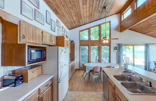 Frankfort Cabin | Crystal Lake retreat w/terrific lake views, private waterfront, firepit, 2 bikes
