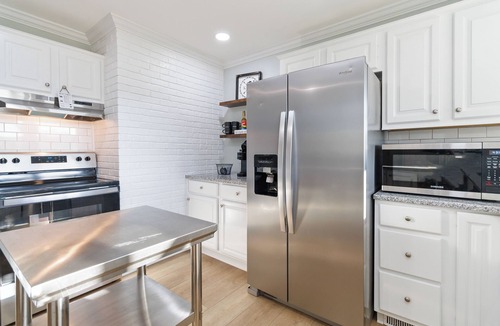 Bronston House | "Cumberland Shoreline Retreat" Waterfront Access, Fun, Hot Tub, Marinas