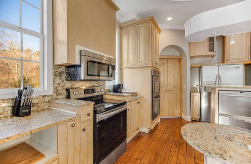 Rock Harbor House | Custom Norris Lake Home, Sleeps 14・No Wake Zone