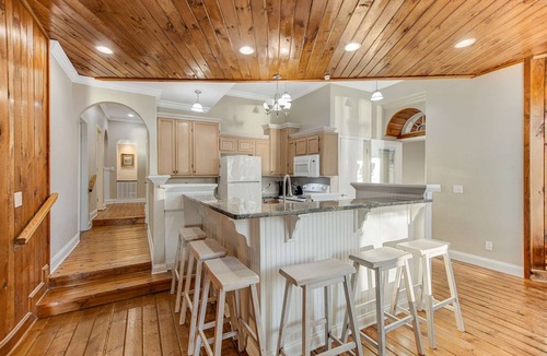 Rock Harbor House | Custom Norris Lake Home, Sleeps 14・No Wake Zone