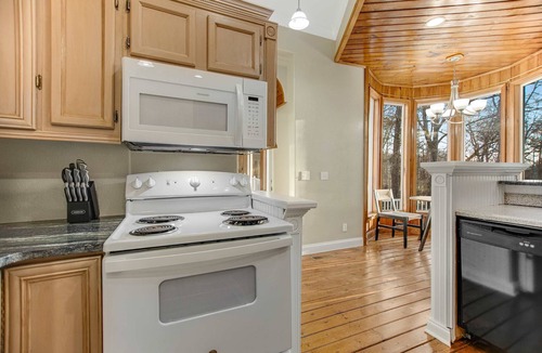 Rock Harbor House | Custom Norris Lake Home, Sleeps 14・No Wake Zone