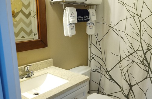 Kirkwood House | Cute 2-Bed 2- Bath Cottage in Kirkwood MO