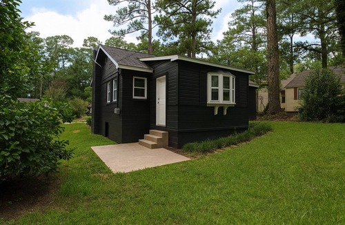 Eau Claire House | Cute 3BR 1.5 Bath, Fully Renovated Bungalow in Downtown Columbia, SC.