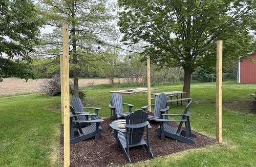 Brooklyn House | Cute Cottage in Irish Hills with access to all sports lake!