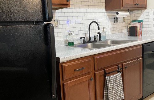 University District House | Cute Home near Broad Ave Memphis. 5 min from Overton Park and on Hampline.
